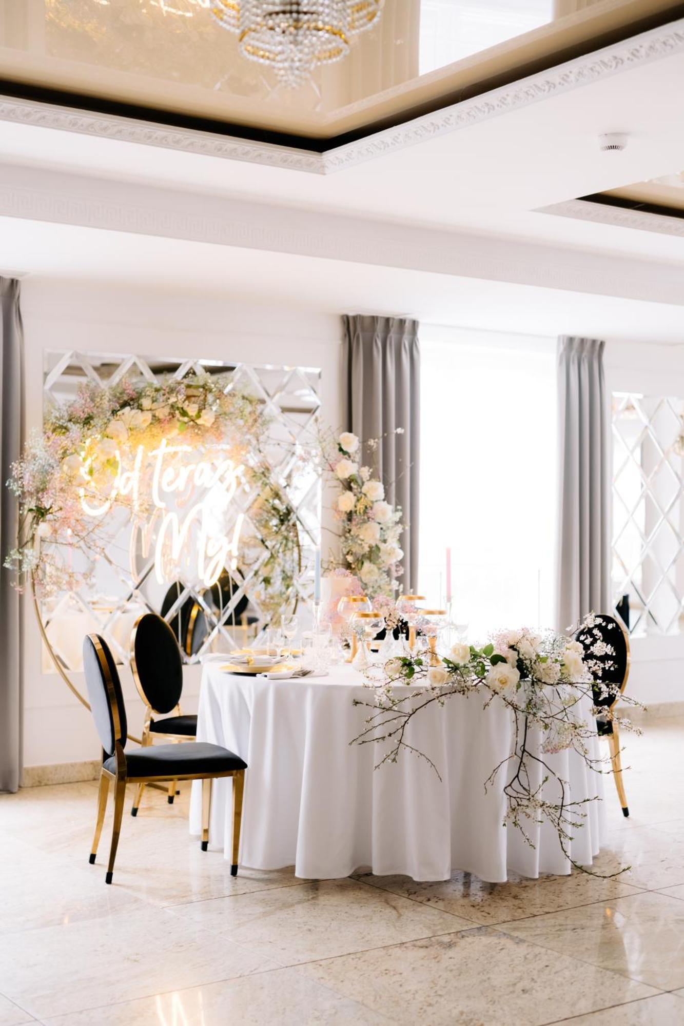 Hotel Atena Wedding, Business & Spa Ciechanów Eksteriør billede